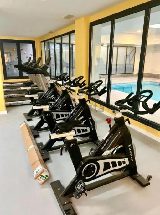Estudios Homer Y Disney Con Piscina Olimpica Climatizada, Exterior,Gimnasio, Coworking, Netflix Y Wifi Gratis San Sebastián de los Reyes Buitenkant foto